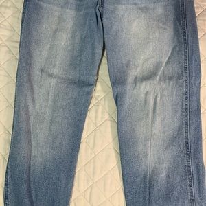 Hollister Mom Jeans: high rise